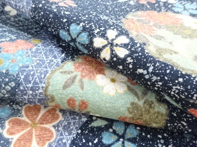  雪輪に草花模様小紋着物